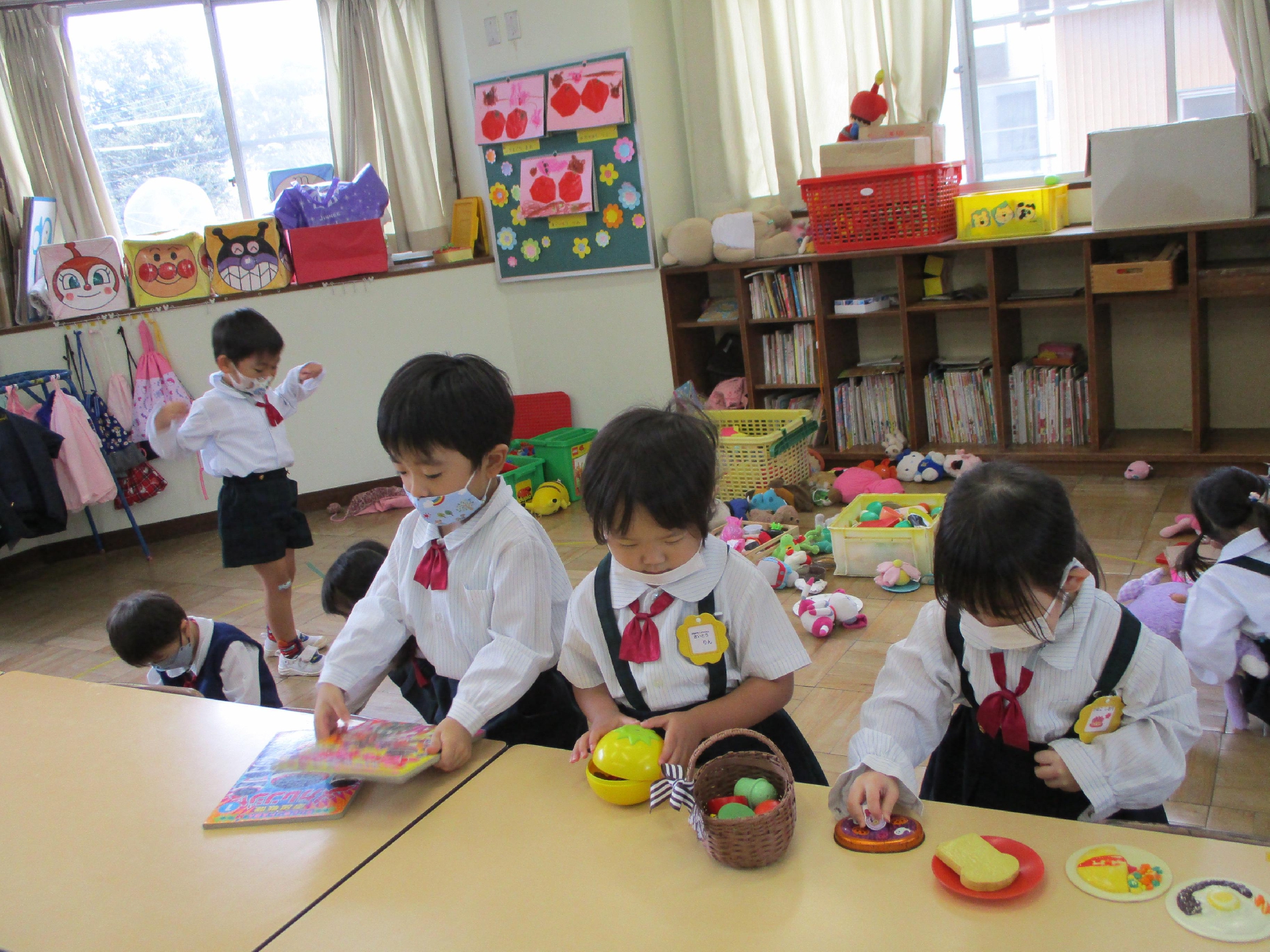 お部屋で遊びました